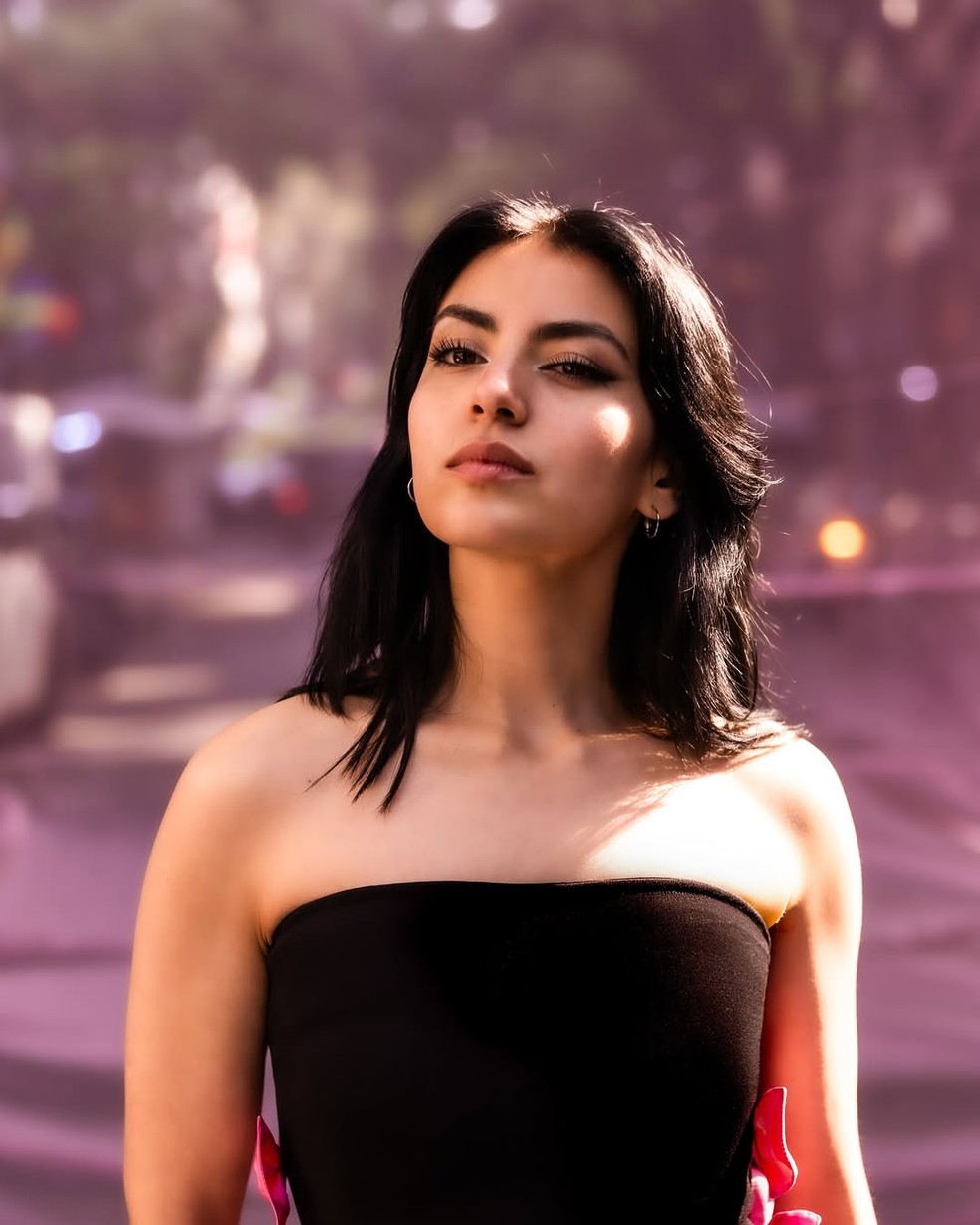 Influencer morre aos 23 anos seis dias após ser encontrada em hotel em meio a acontecimentos suspeitos | Notícias | Monet