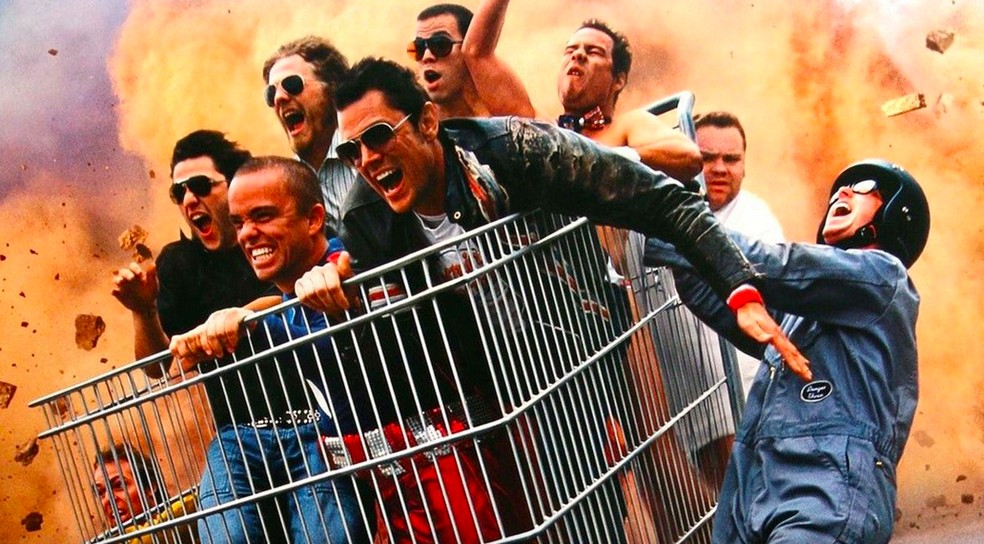 Johnny Knoxville com seus colegas de elenco na franquia Jackass — Foto: Reprodução