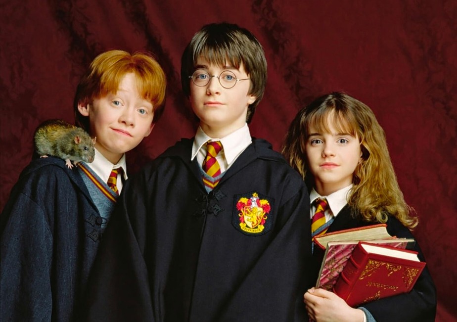 Os atores Emma Watson, Daniel Radcliffe e Rupert Grint na época do filme 'Harry Potter e a Pedra Filosofal' (2001)