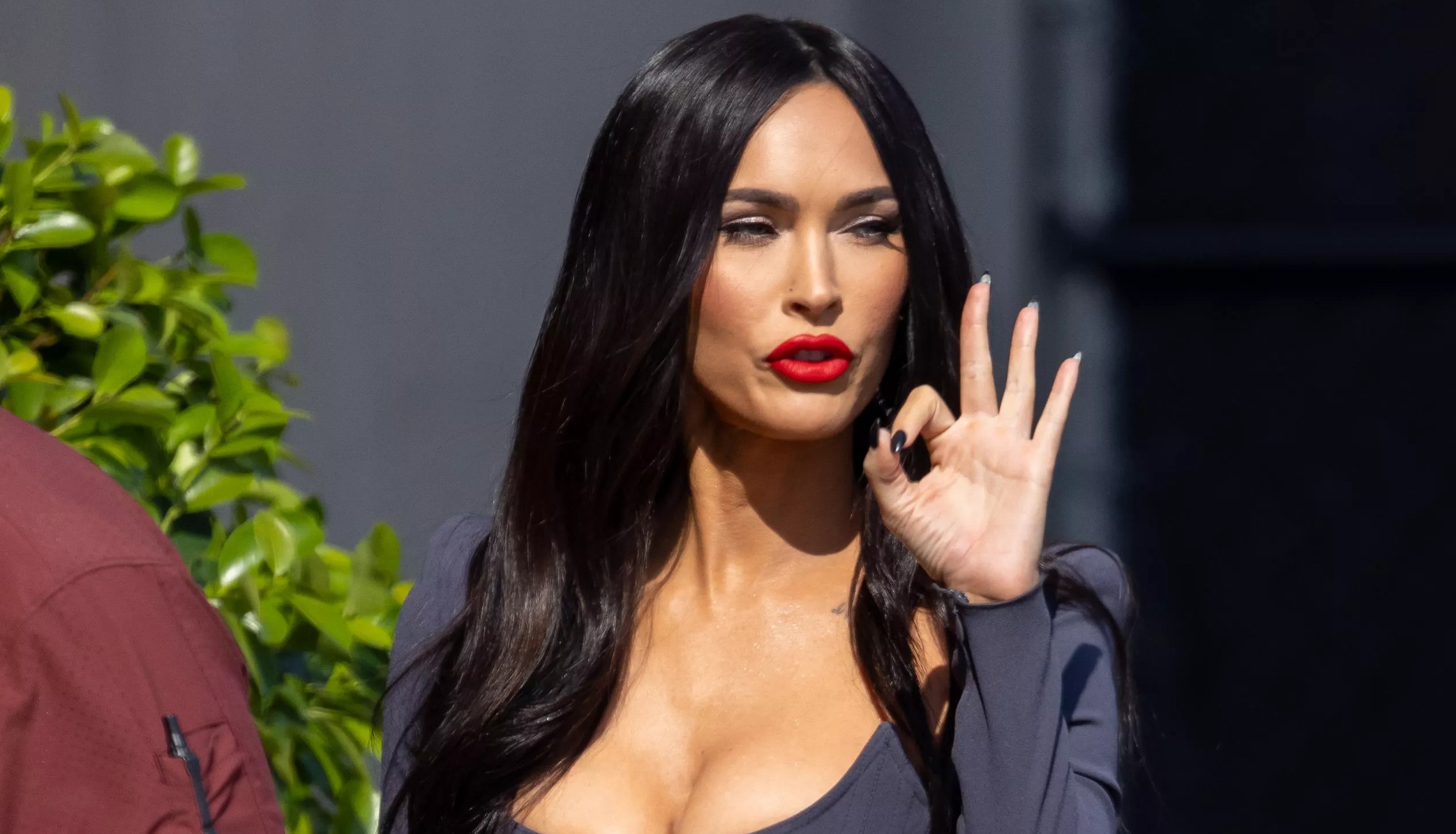 Como Megan Fox está passando o Natal em meio à gravidez e dolorosa
