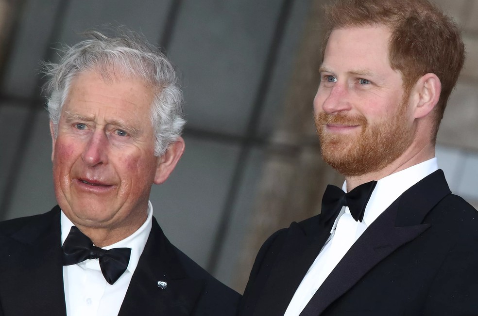 Charles e o filho caçula, Príncipe Harry, em evento de 2019 — Foto: Getty Images