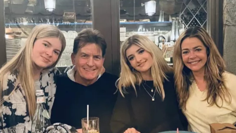 Lola, Charlie Sheen, Sami, Denise Richards — Foto: Reprodução/Instagram