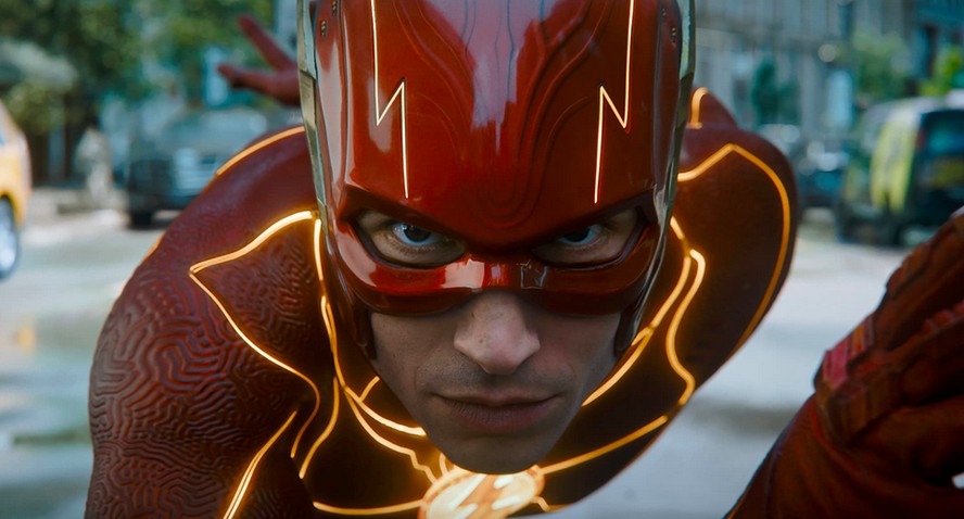 Ezra Miller em cena de The Flash (2023)
