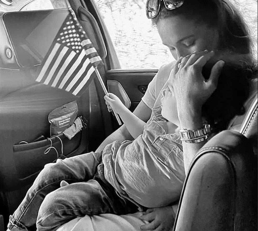 A atriz e Duquesa Meghan Markle com o filho Archie — Foto: Instagram