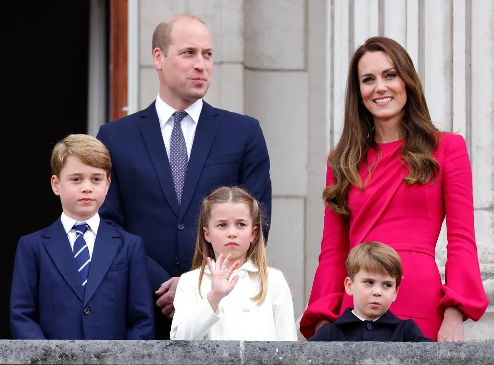 O Príncipe Wlliam e a Duquesa Kate Middleton com os três filhos - Príncipe George, Princesa Charlotte e Príncipe Louis  — Foto: Getty Images
