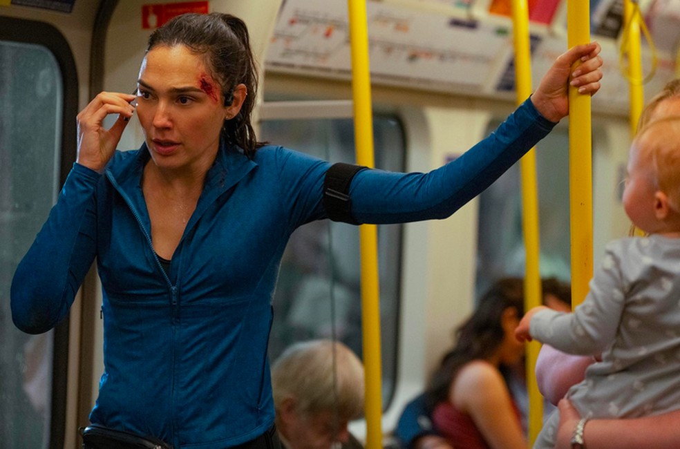 A atriz Gal Gadot em cena de Corrida Contra o Tempo (2026) — Foto: Reprodução