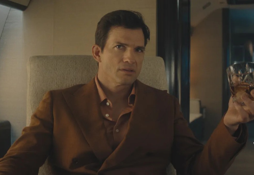 Ashton Kutcher na série The Beauty — Foto: Divulgação