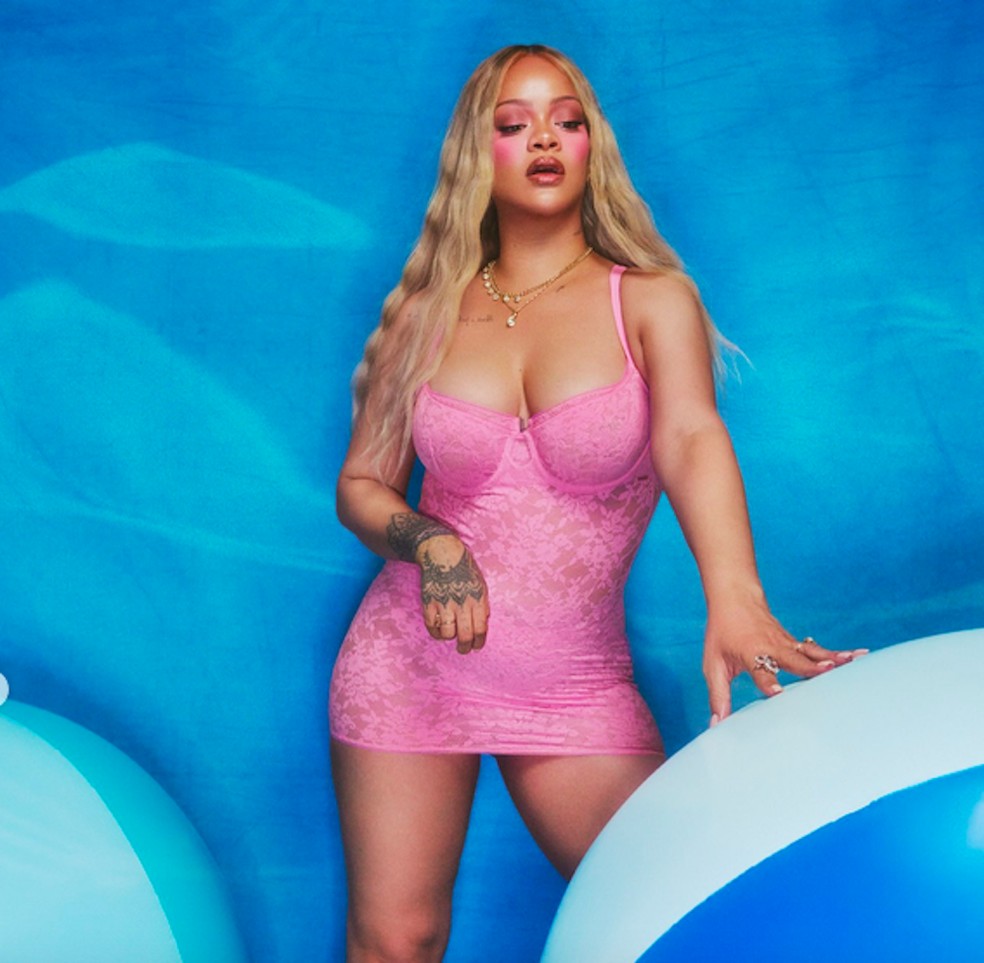 A cantora Rihanna em ensaio de lingerie — Foto: Instagram