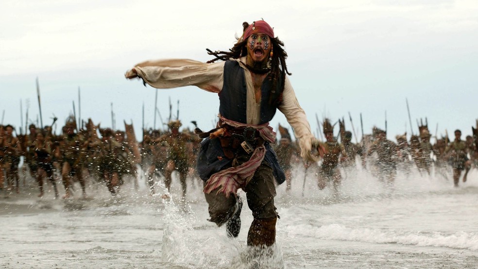 Johnny Depp como o Capitão Jack Sparrow em 'Piratas do Caribe: O Baú da Morte' — Foto: Divulgação