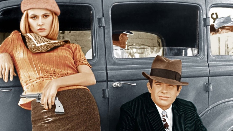 Faye Dunaway e Warren Beatty como os amantes Bonnie e Clyde, na adaptação de 1967. — Foto: Divulgação