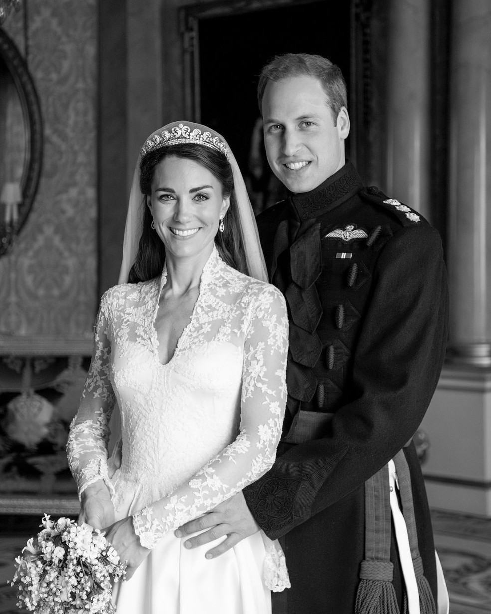 Kate Middleton e o Príncipe William em retrato no dia do casamento — Foto: Millie Pilkington/Reprodução