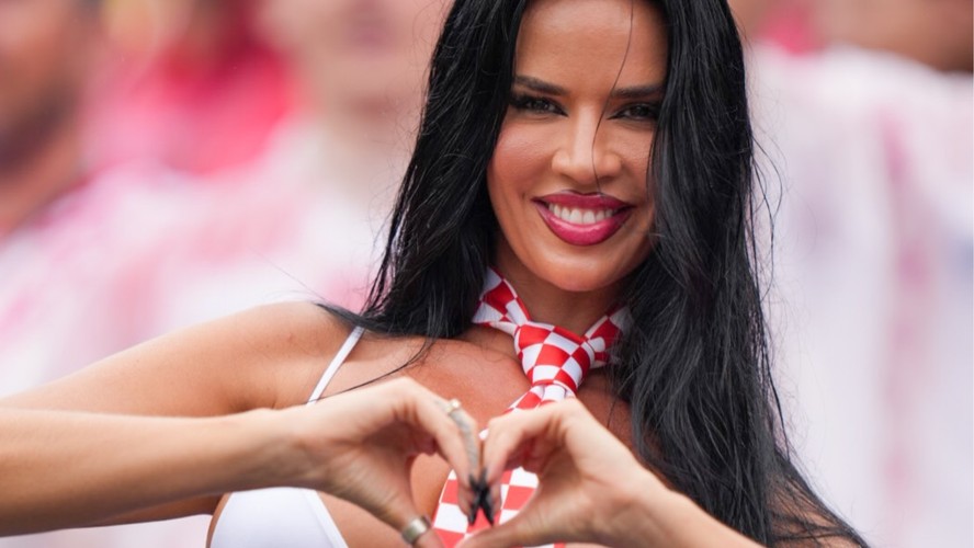 Ivana Knoll nas arquibancadas de jogo da Croácia na Copa do Mundo de 2026