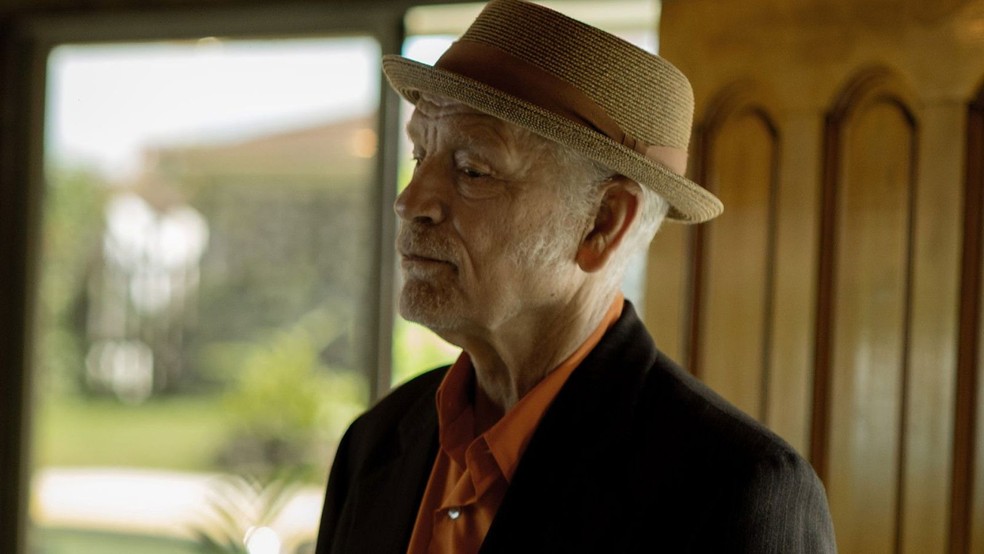 John Malkovich em cena de Cavalo Selvagem Nove (2026) — Foto: Reprodução