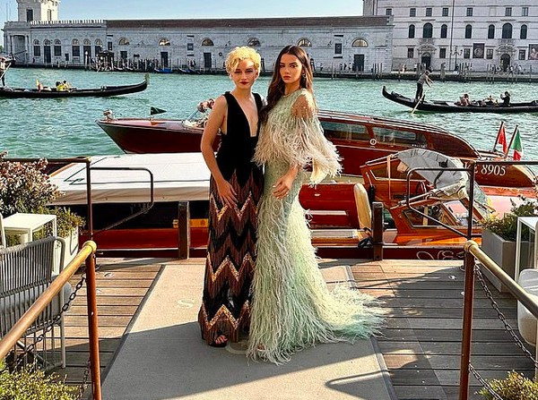 Por dentro do casamento luxuoso e badalado da atriz premiada Anya Taylor-Joy  e roqueiro em Veneza, Celebridades