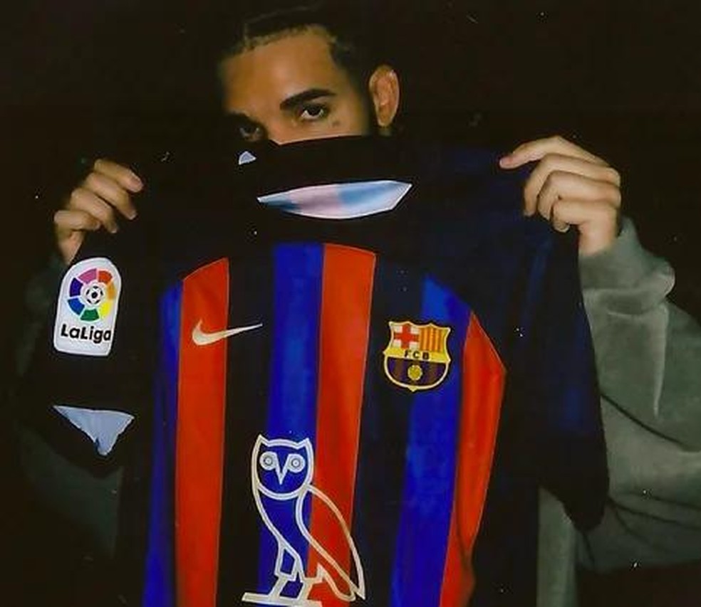 Piqué corre o risco de ter de jogar com nome de Shakira na camisa por ...