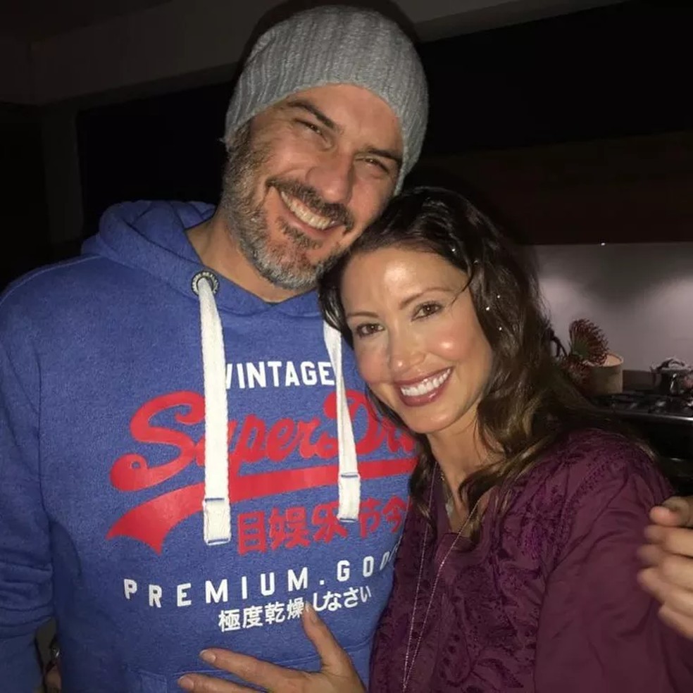 Shannon Elizabeth ao lado do ex-companheiro Simon Borchert — Foto: Reprodução/Instagram
