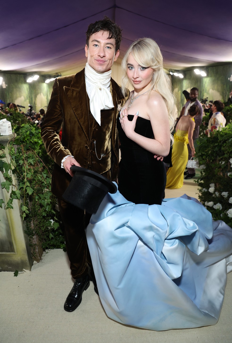 Barry Keoghan e Sabrina Carpenter no Met Gala 2024  Foto: Getty Images