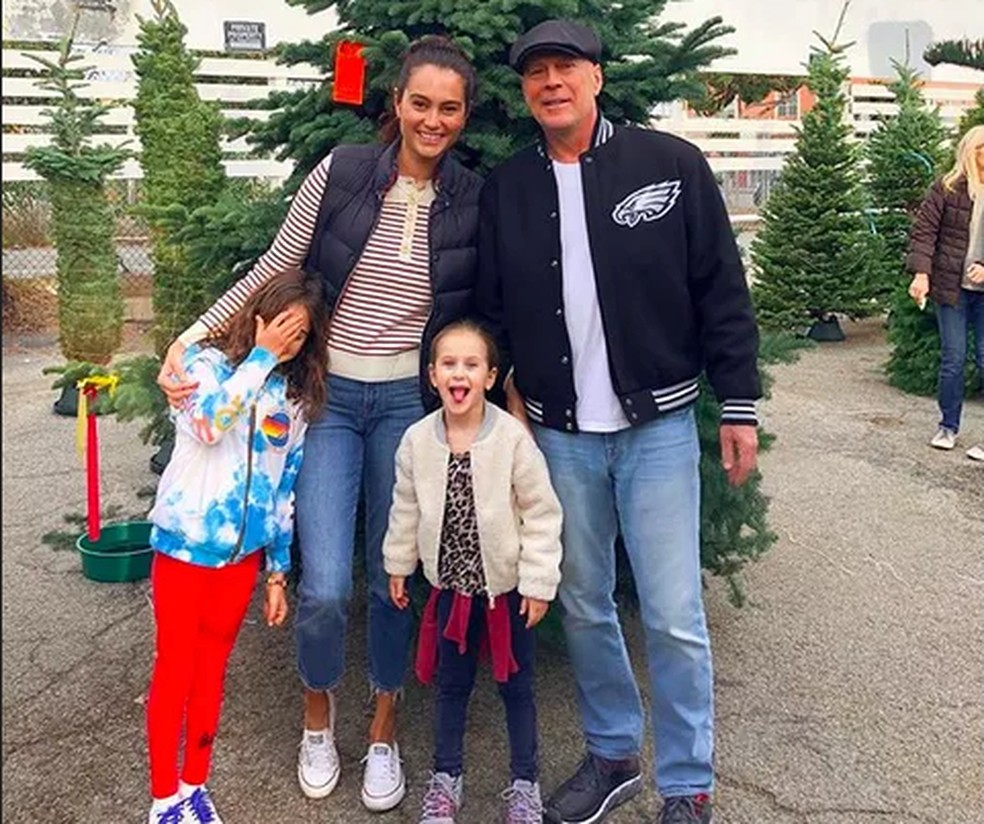 Bruce Willis com a esposa e as filhas mais novas — Foto: Instagram