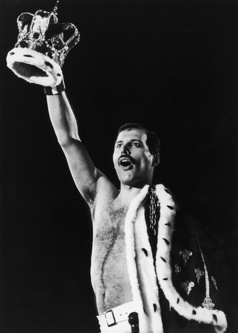 Freddie Mercury (1946-1991) em show do Queen em 1986 — Foto: Getty Images