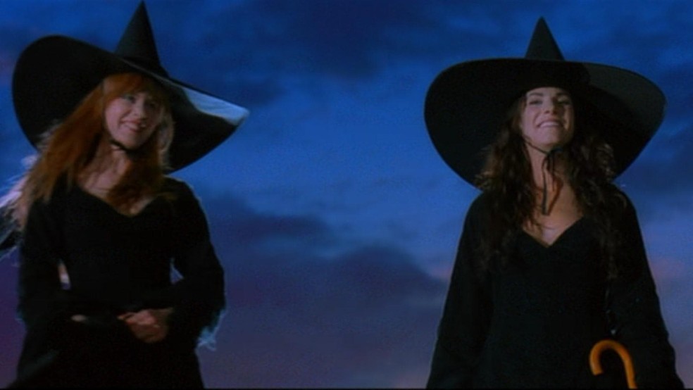 Nicole Kidman e Sandra Bullock em 'Da Magia à Sedução' — Foto: Reprodução