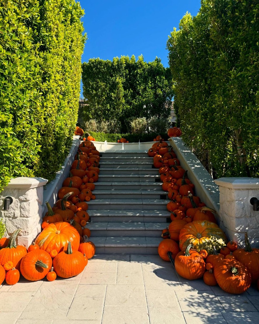 Decoração de Halloween exibida por Kourtney Kardashian nas redes — Foto: Reprodução/Instagram