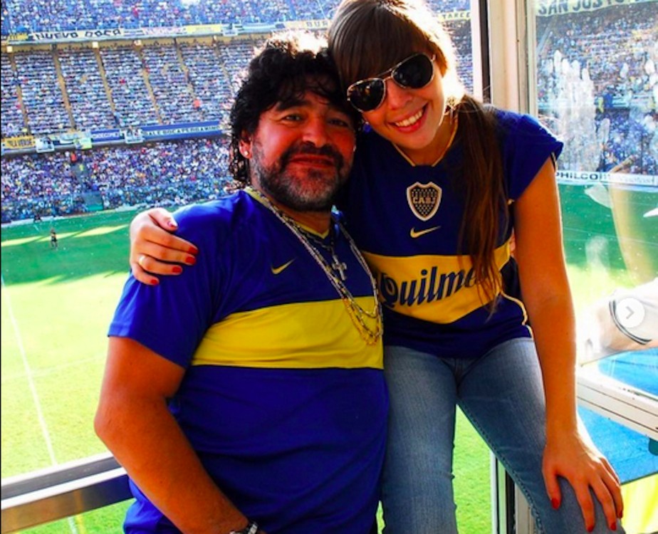 Diego Armando Maradona (1960-2020) em foto antiga com a filha Dalma Maradona