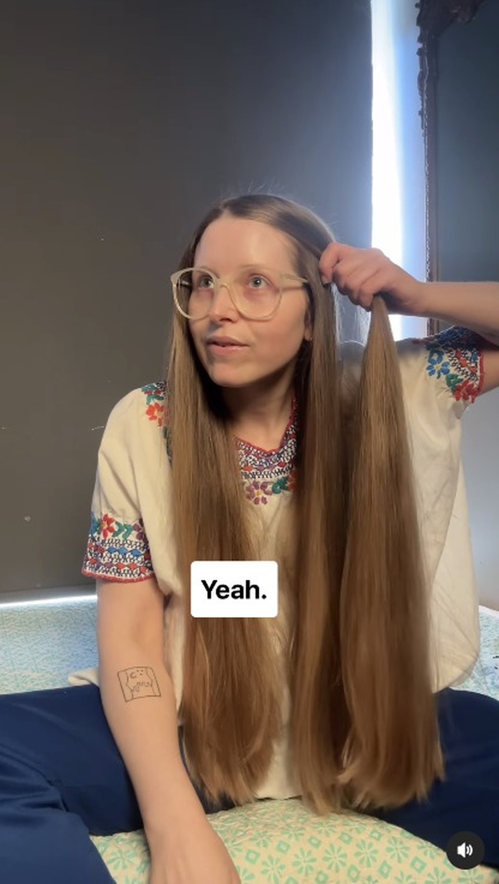 A atriz Jessie Cave em anúncio de conta no OnlyFans — Foto: Reprodução/Instagram