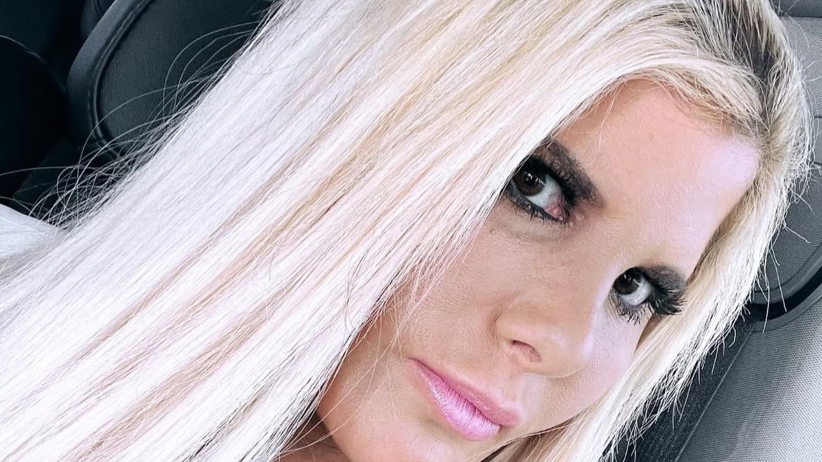 Tragédia nos Hamptons: Corretora de Luxo e Personalidade de Reality Show Morre em Acidente