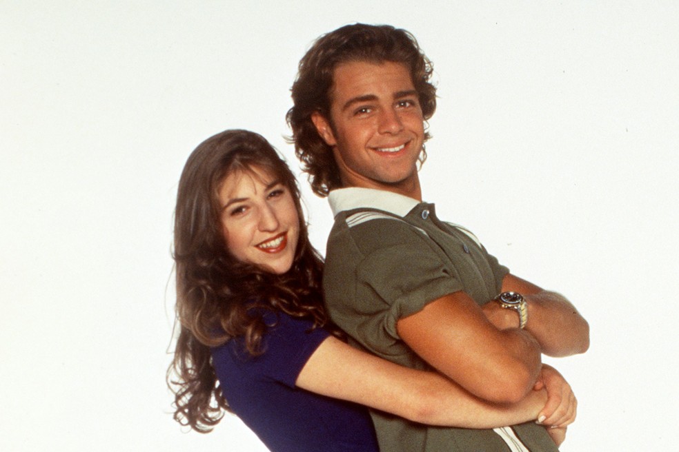 Mayim Bialik e Joey Lawrence em 'Blossom' — Foto: divulgação