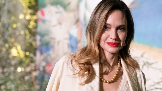 Angelina Jolie está decepcionada com 'vida de solteira' ao se mudar para Nova York