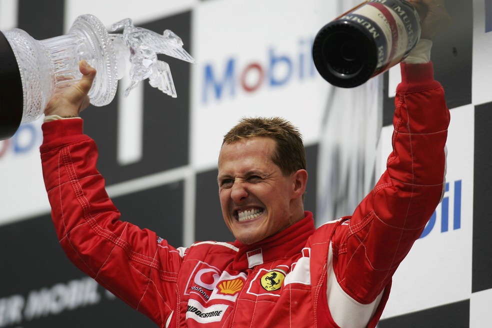 O heptacampeão mundial de Fórmula 1 Michel Schumacher comemorando a vitória no Grande Prêmio de Hockenheim, na Alemanha, em julho de 2006 — Foto: Getty Images