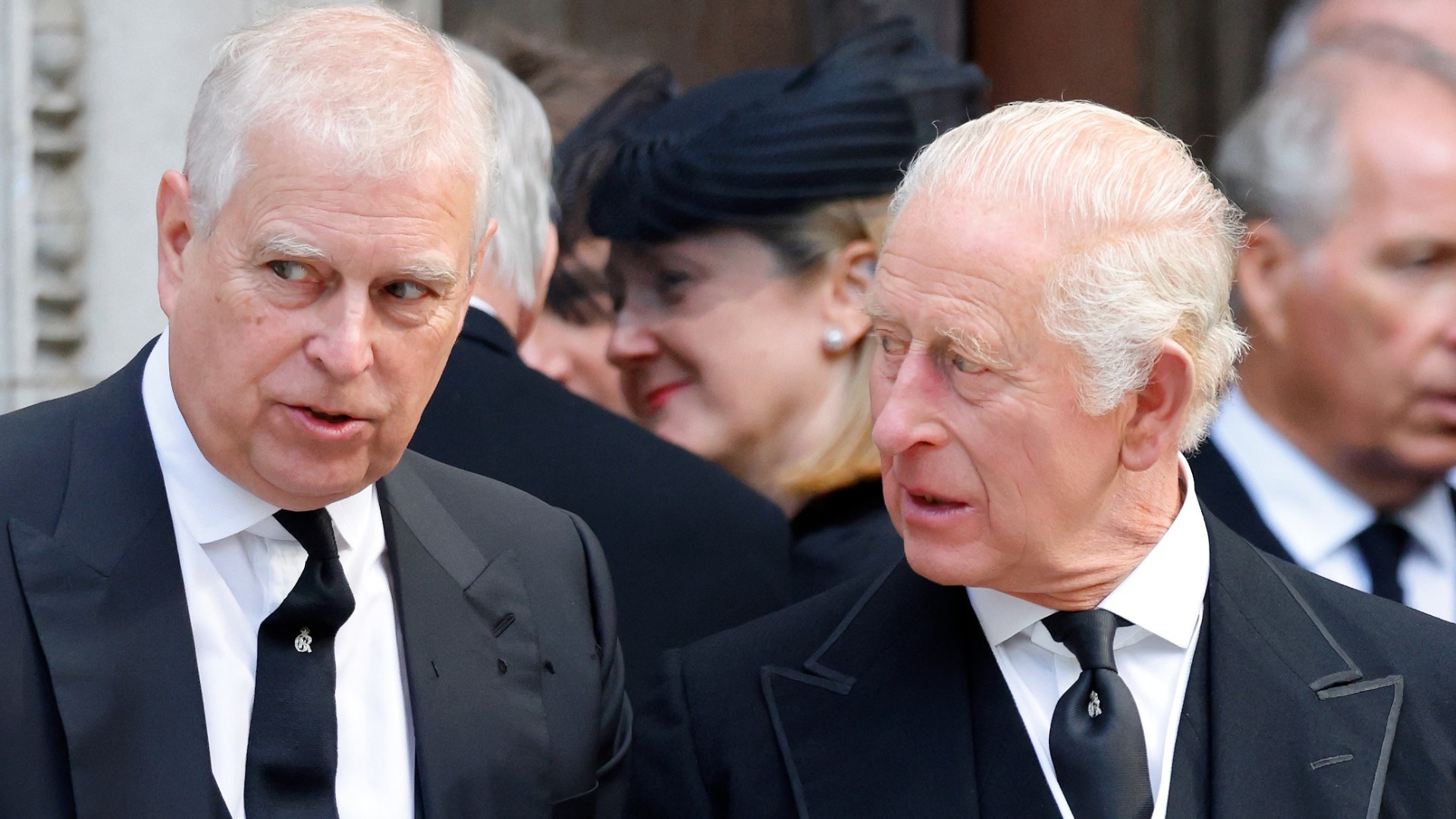 Charles não vai proteger Andrew de novas revelações do Caso Epstein ...