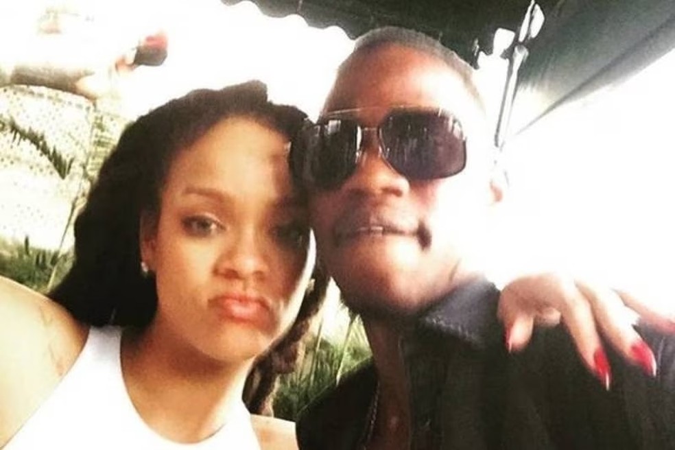 Rihanna com o primo Tavon — Foto: Reprodução/Instagram