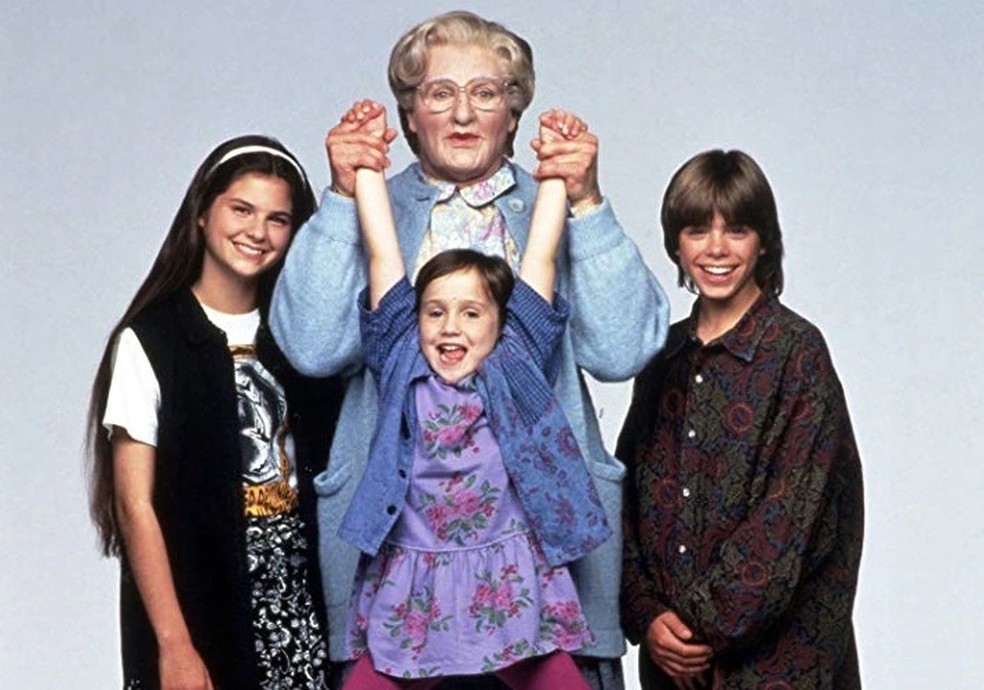 Lisa Jakub, Robin Williams, Mara Wilson e Matthew Lawrence em foto de 'Uma Babá quase Perfeita' — Foto: divulgação