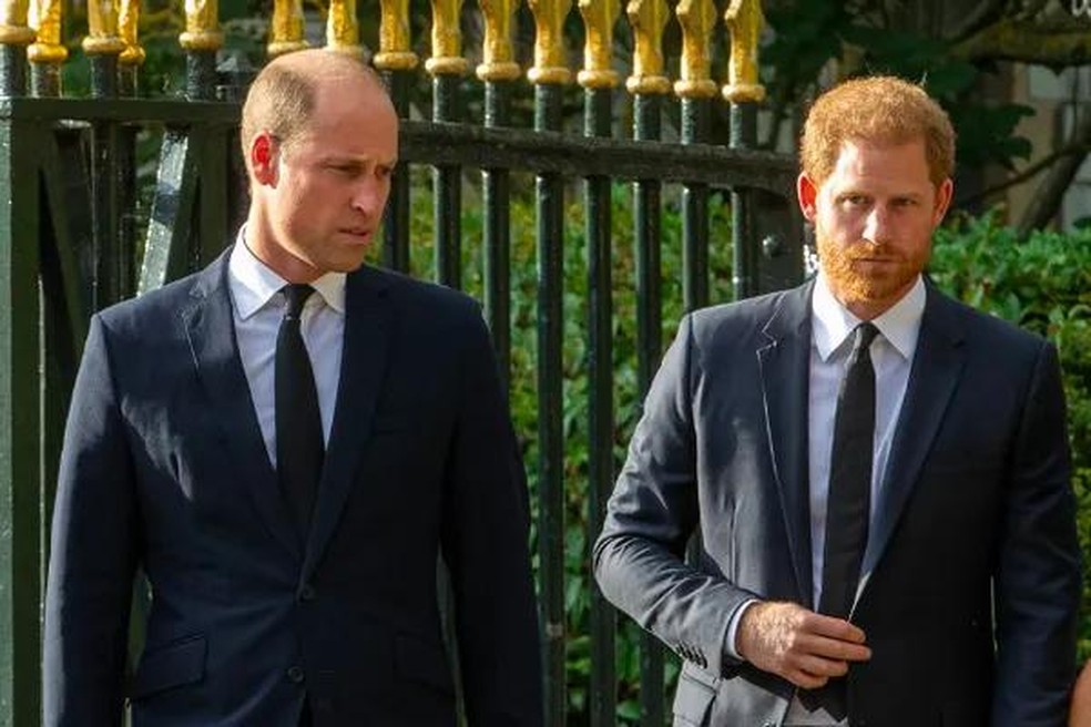 O Príncipe William ao lado do irmão mais novo, Príncipe Harry (Foto: Getty Images) — Foto: Monet