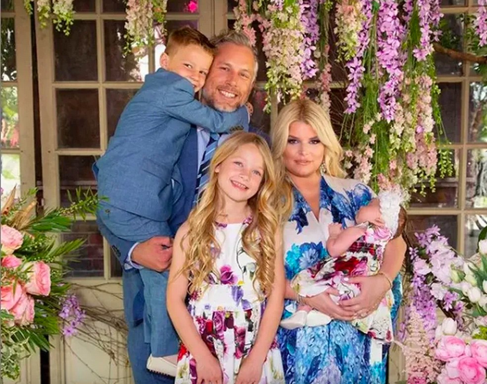 Jessica Simpson com o marido e os filhos em 2019 — Foto: Instagram