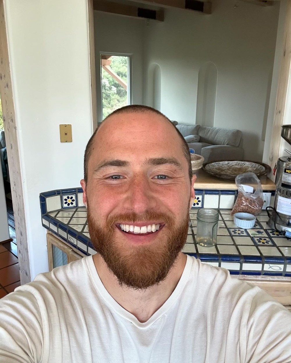 Cantor Mike Posner revela que decisão de ficar celibatário veio para ...