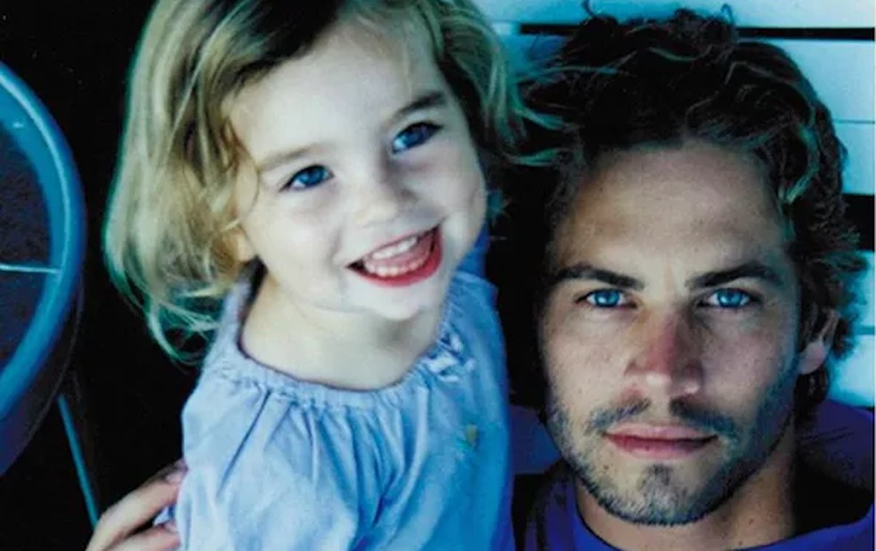 O ator Paul Walker (1973-2013) em uma foto antiga com sua filha, Meadow Walker  — Foto: Instagram