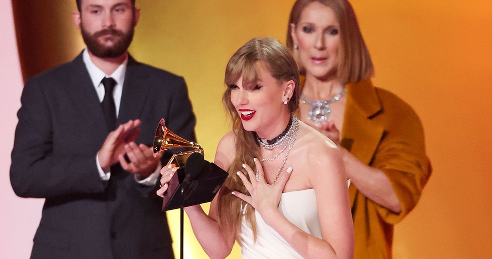 Taylor Swift recebe o quarto Grammy de Melhor Album do Ano de sua carreira — Foto: getty