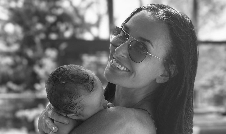 Demi Moore e a netinha, Louetta; a bebê é filha de Rumer Willis, filha mais velha da atriz com Bruce Willis