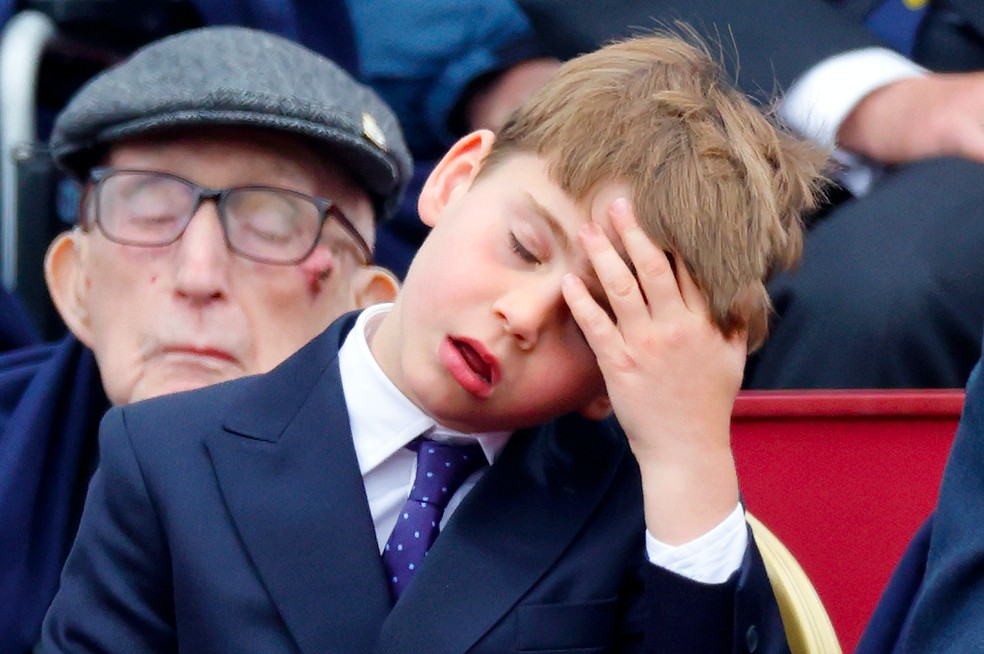 O Príncipe Louis durante parada militar celebrando o aniversário de 80 anos do fim da Segunda Guerra Mundial (1939-1945) — Foto: Getty Images