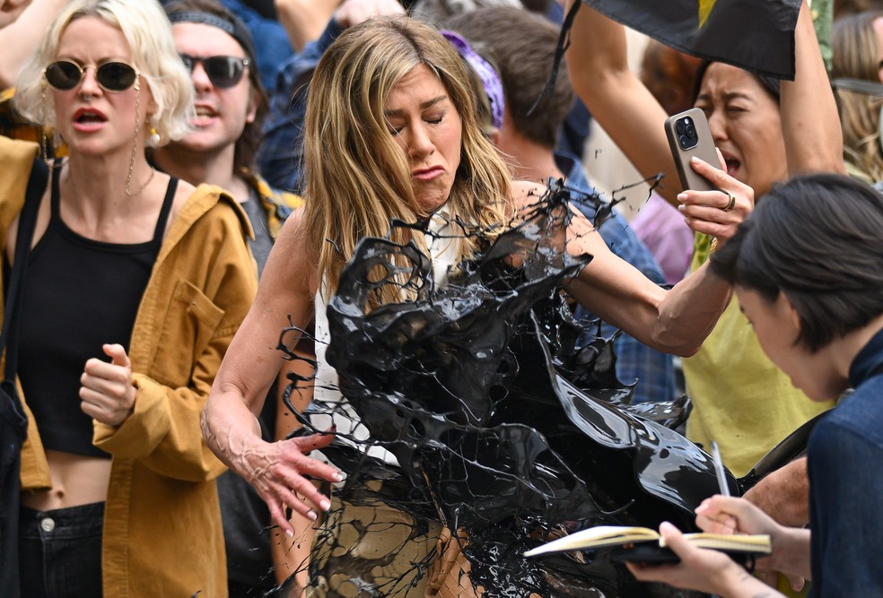 Jennifer Aniston durante as filmagens da série The Morning Show — Foto: Getty Images