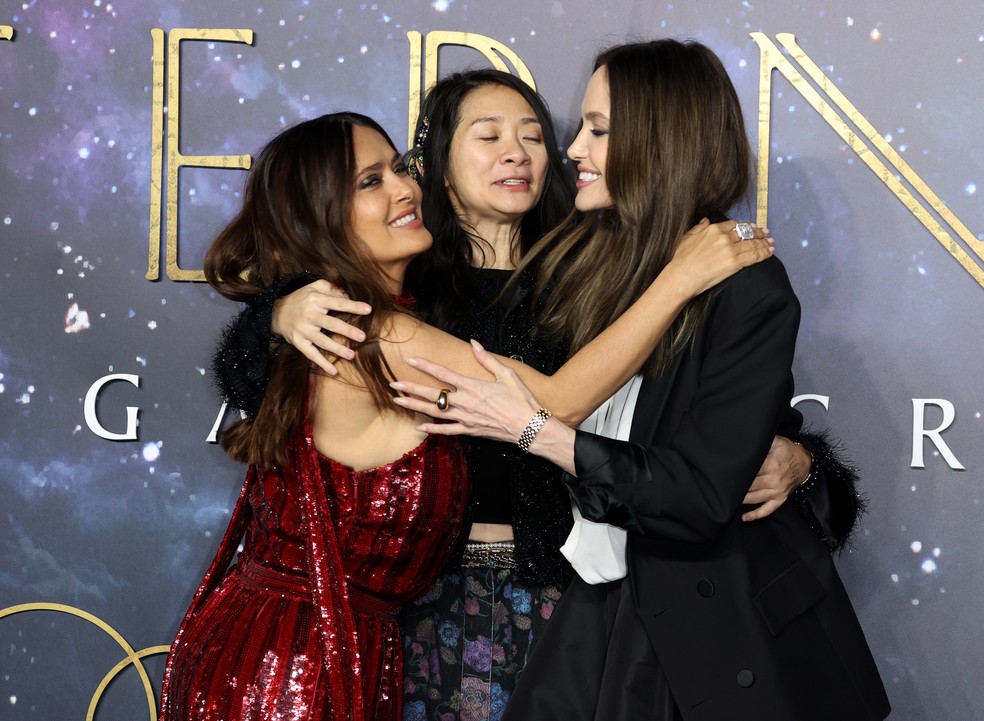 Salma Hayek, Chloe Zhao e Angelina Jolie na estreia do filme 'Eternos' — Foto: Getty