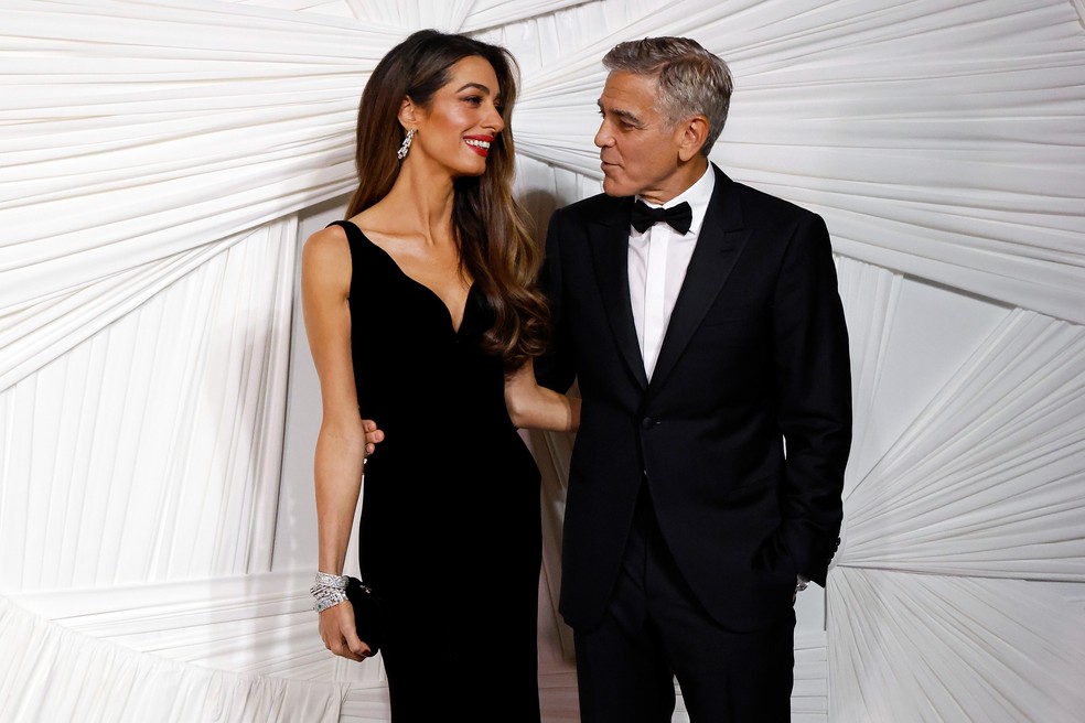 Amal Clooney e George Clooney em evento da Clooney Foundation, em Nova York, em 26 de setembro de 2024 — Foto: Getty Images