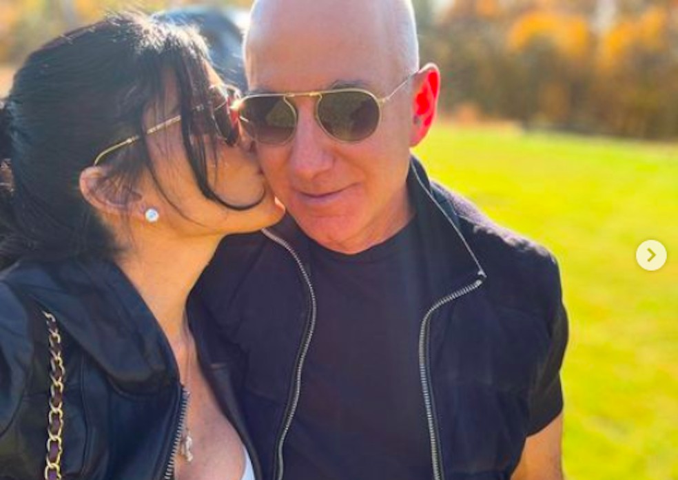A apresentadora de TV, influencer e escritora Lauren Sanchez e o empresário  Jeff Bezos — Foto: Instagram