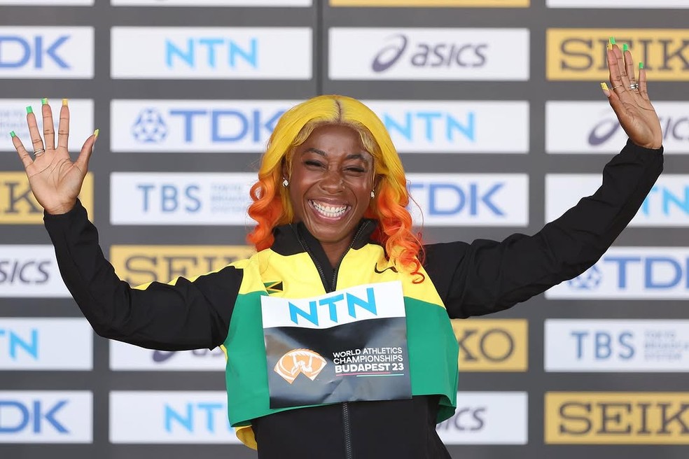 Tirou o pé? Tricampeã olímpica viraliza ao participar de corrida