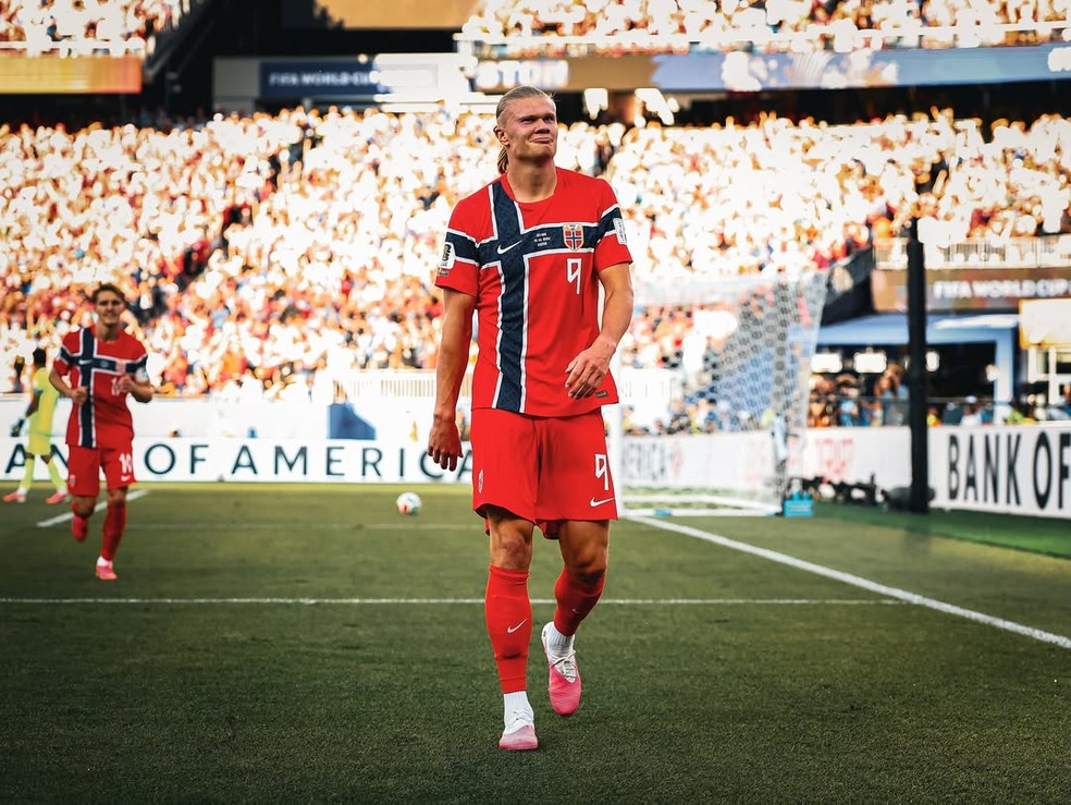 Haaland em campo pela seleção norueguesa — Foto: Reprodução/Instagram