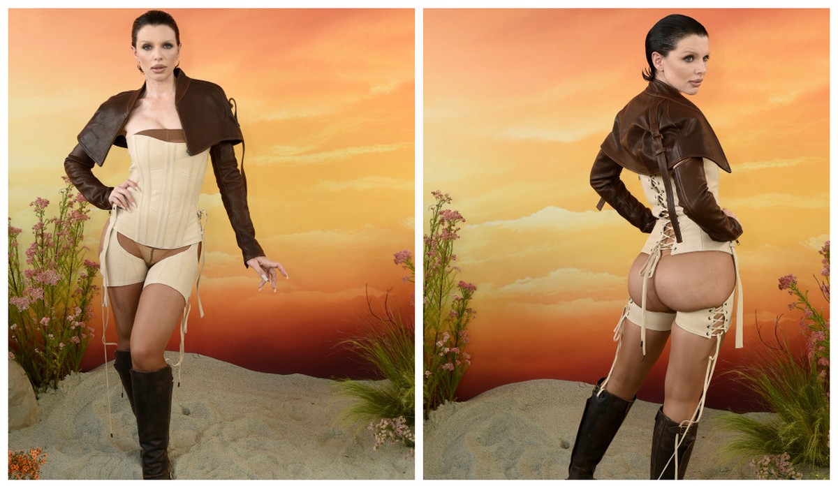 Julia Fox Abala Coachella com Look ousado de Cowgirl