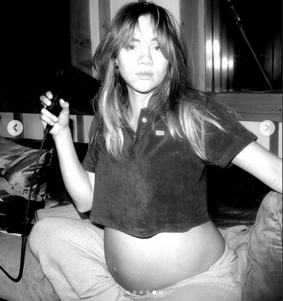 A atriz, modelo e cantora Suki Waterhouse quando ainda estava grávida — Foto: Instagram