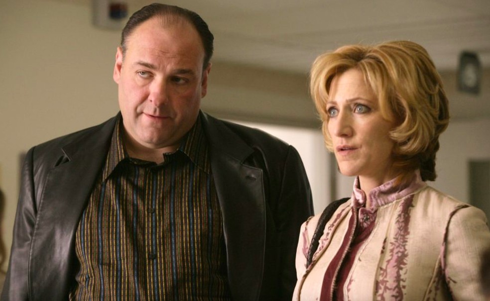 James Gandolfini e Edie Falco em cena de Família Soprano — Foto: Reprodução